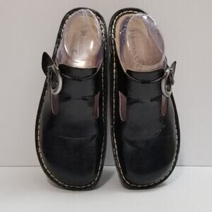 Mountain Sole Faux Leather Women's Platform Mule Clogs in Black Size 8M